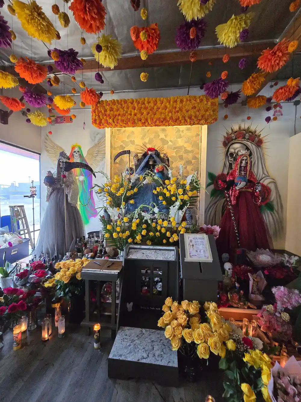 Altar a la Santa Muerte en el Templo en Phoenix