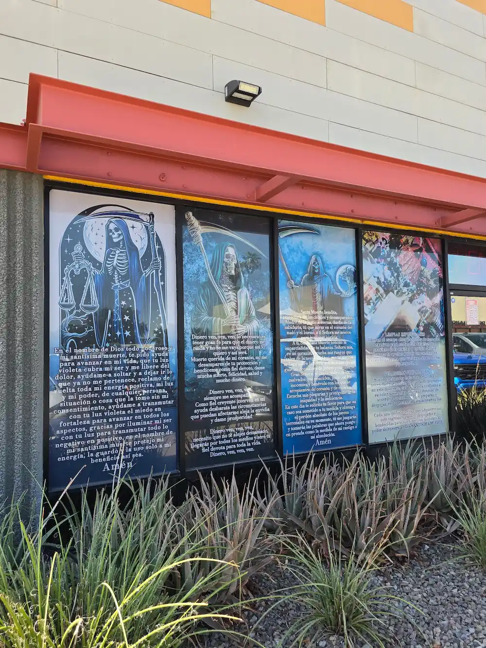 Tienda y templo La Santísima Muerte