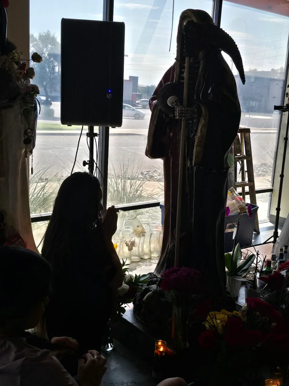 Estatua  de la Santa Muerte en la tienda La Santisima muerte