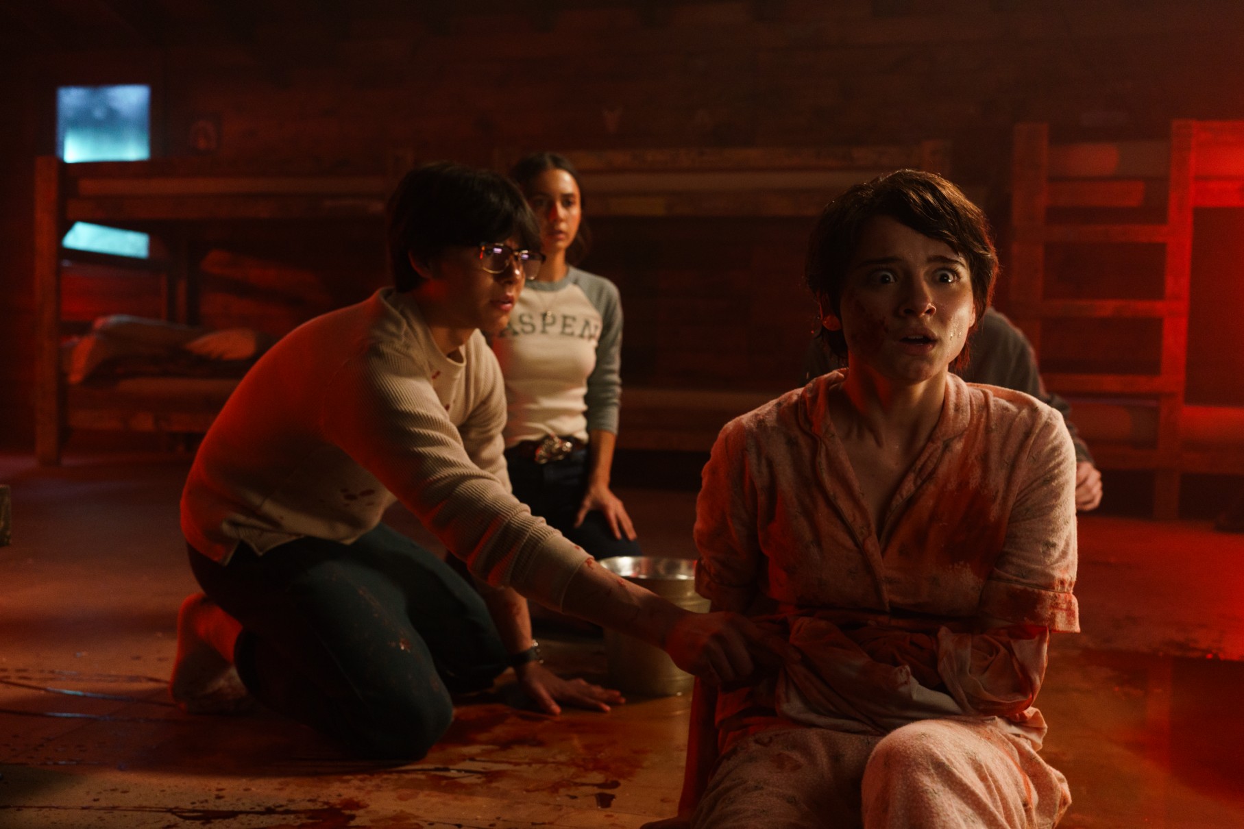 Miguel Mora como Ernesto. Escena con Gwen, interpretada por Madeleine McGraw