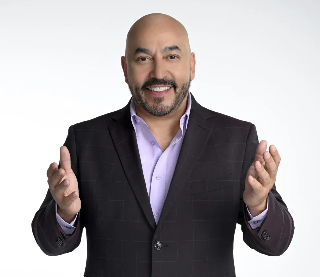 Lupillo Rivera, analista