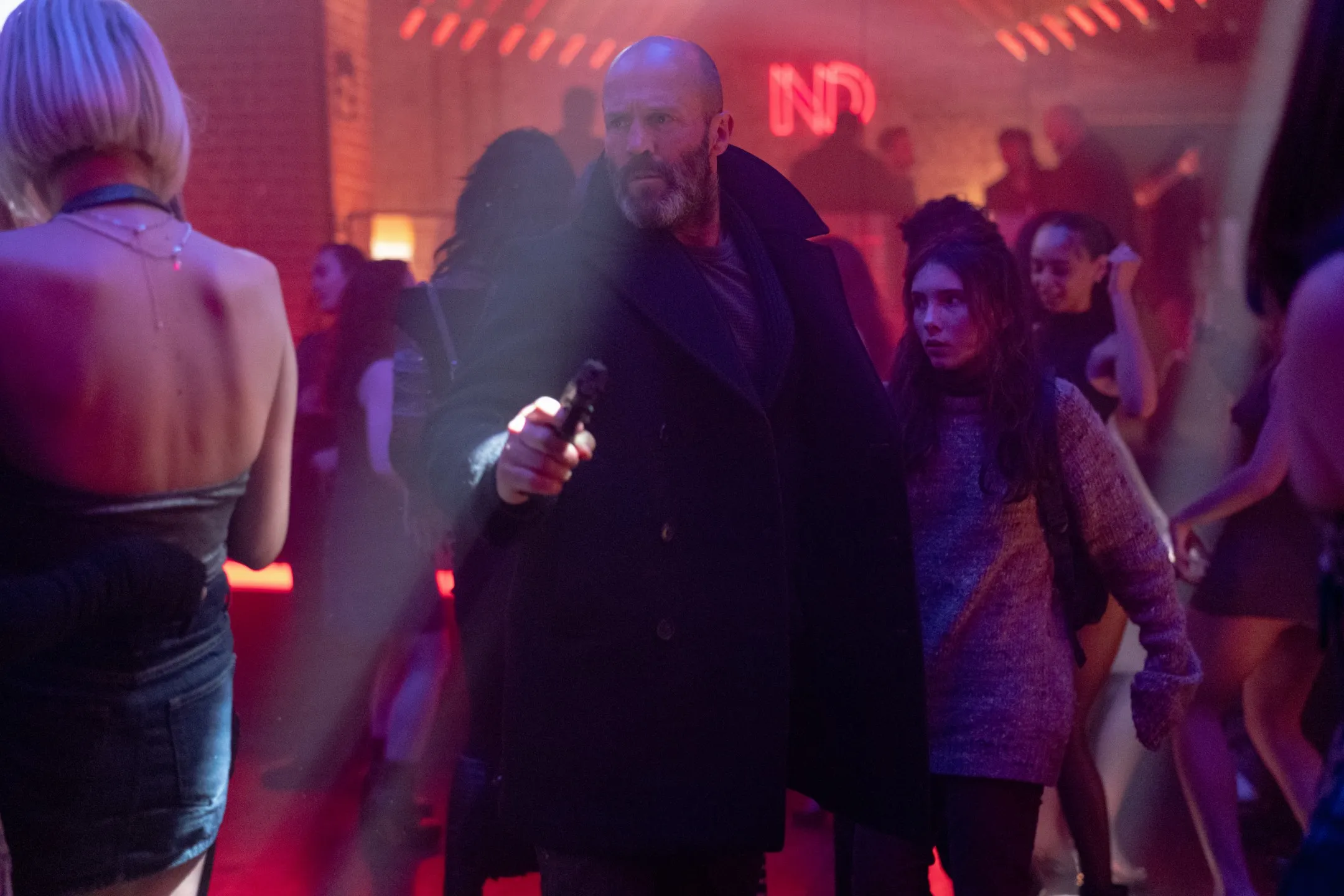 Escena con Jason Statham protagonista de "Shelter"